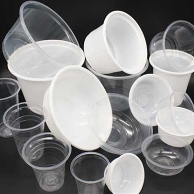مواد شیمیایی به کار رفته در ظروف یکبار مصرف پلاستیکی در تماس با مواد داغ، باعث مسمومیت غذایی می‌شوند.